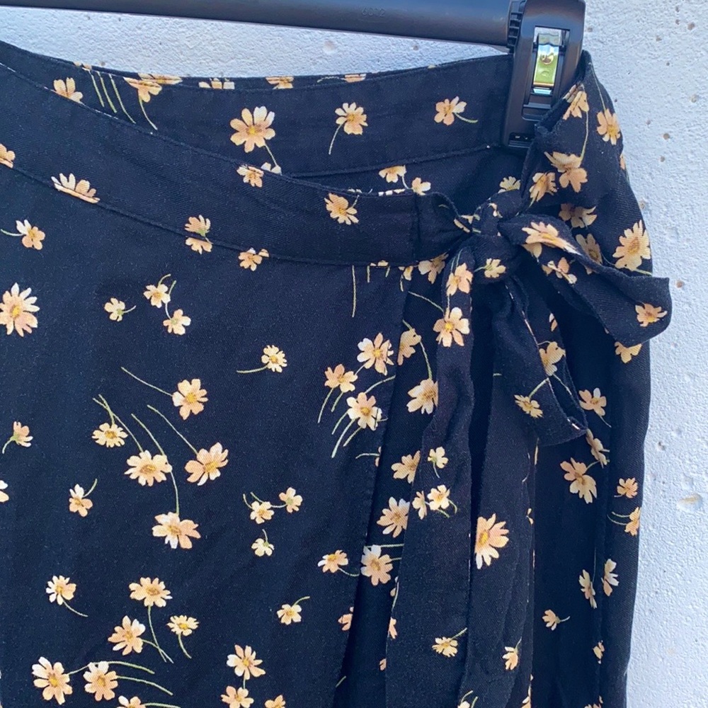 American Eagle Small Black Floral MIDI Wrap Skirt